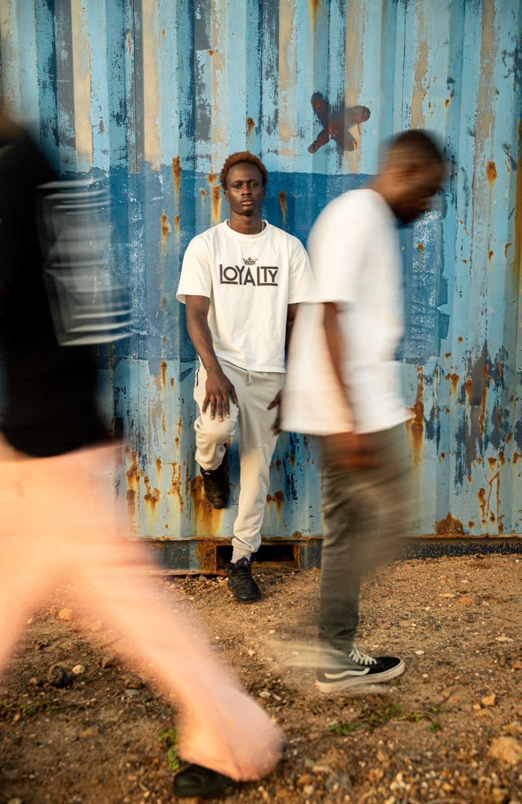 Loyalty — devant les conteneurs à Dakar